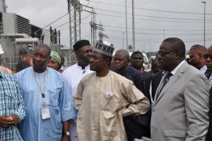 Minister of Information,Mr. Labaran Maku(m) flanked by Acting Governor of Cross River State, Mr. Efiok Cobham(r) and President NUJ, Mr.Muhammed Garba during their inspection of the NIPP in Odukpani, Cross River State