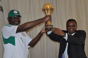 1st Vice President of NFF, Chief Mike Umeh (R) presenting the 2013 AFCON trophy won by the Super Eagles in South Africa to Cross River State Governor, Senator Liyel Imoke when the team visited the governor in Calabar, today