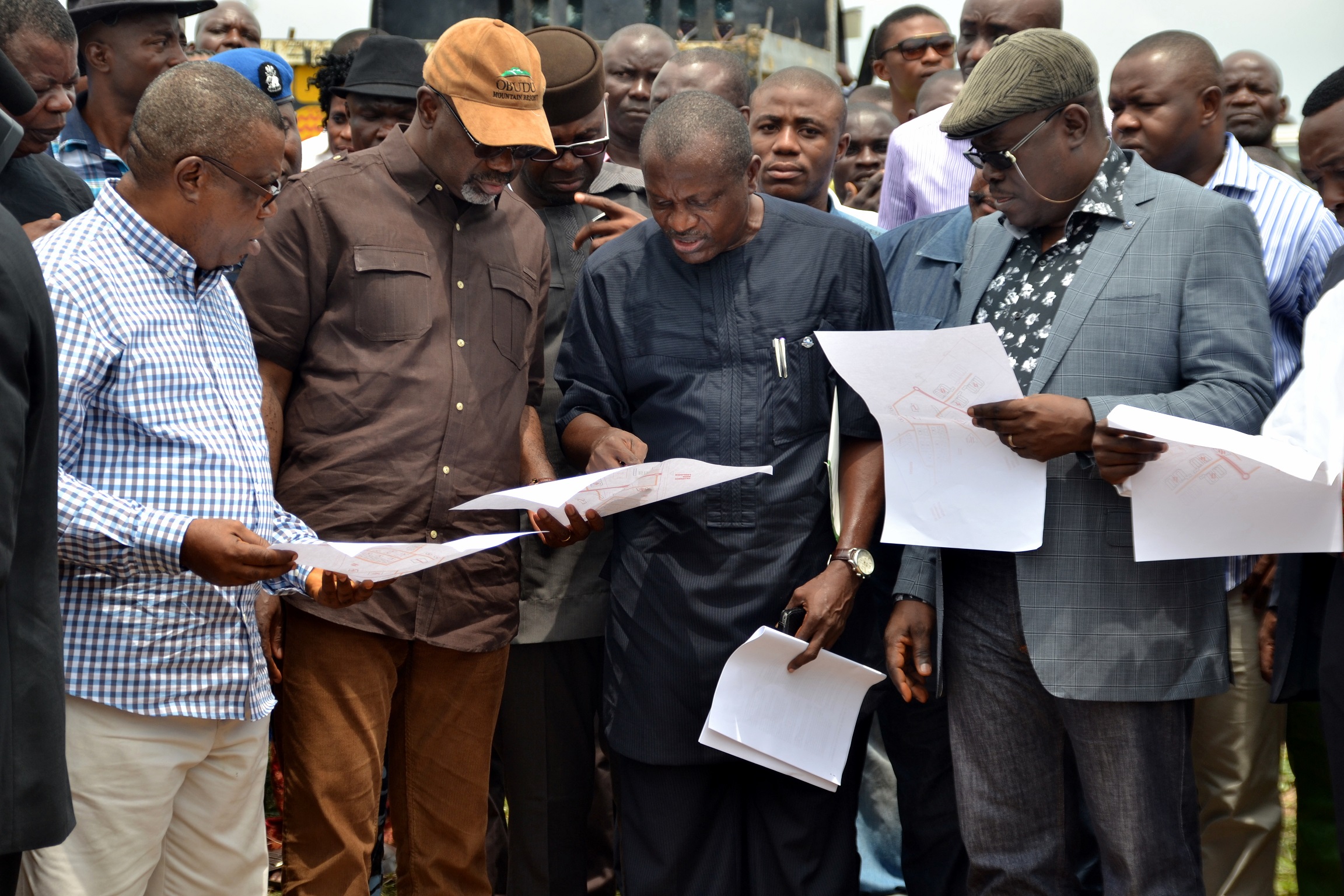 Cross River State Governor, Senator Liyel Imoke(2nd left) flanked by Chairman Planning Committee of the Institute of Technology and Management, Prof Ivara Esu(L), Commissioner for Special Projects, Mr. Bassey Ika Oqua and Deputy Governor Mr. Efiok Cobham(R)examining the building plan of the proposed Institute in Ugep, Yakurr Local Government Area yesterday