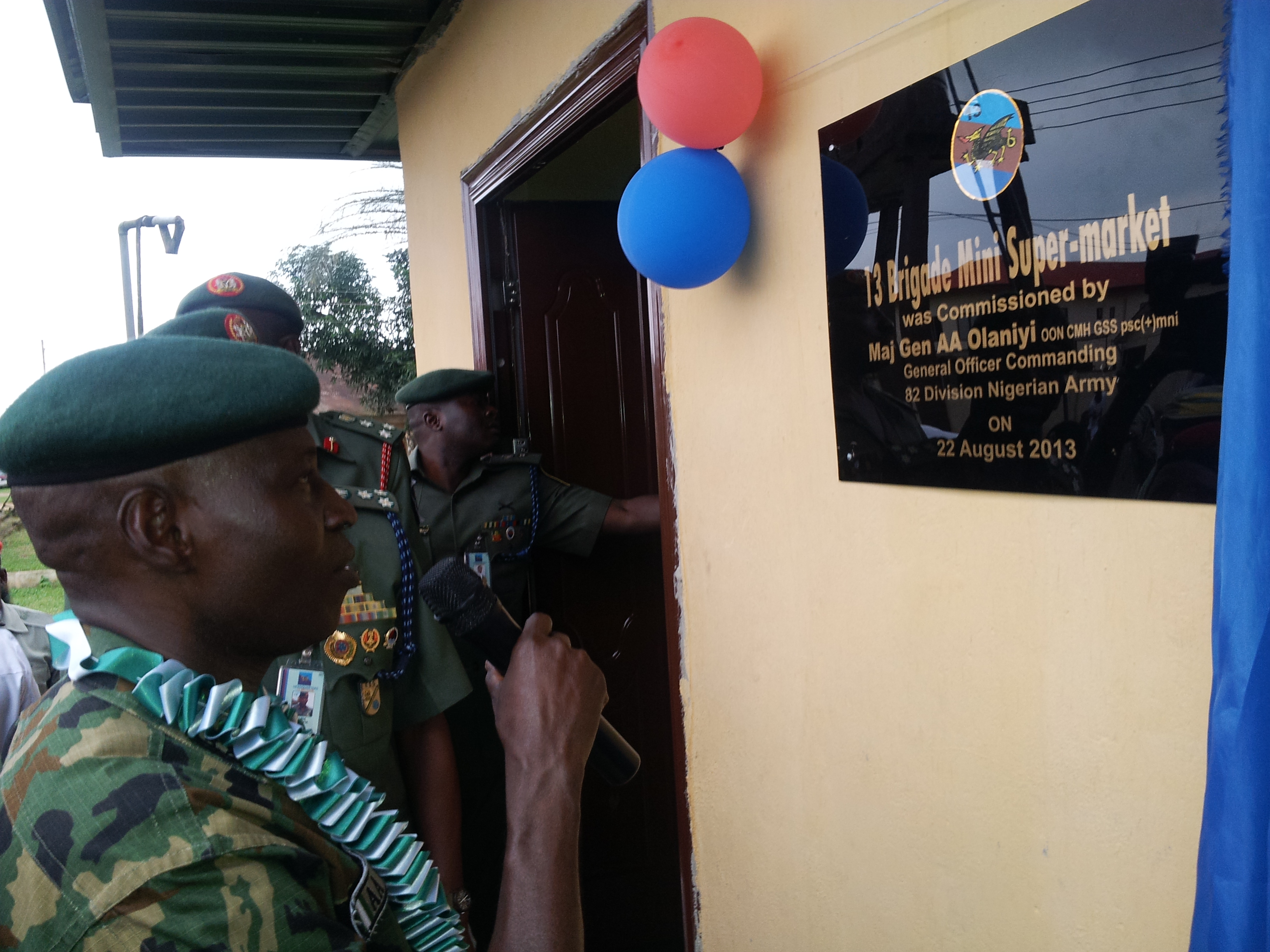 General Officer Commanding 82 Division, Major General Ashimiu Adebayo commissioning some projects at the 13 Brigade barrack