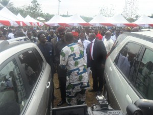 Sen. Imoke congratulating a car beneficiary at the program