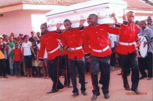 Pall bearers carrying the remains of Sir Louis Owan Enoh 