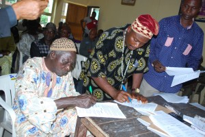 Warring parties signing the peace deal