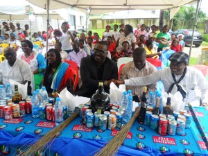 Mr. Hilliard Etta, National Vice Chairman, South South, APC (Middle) and other dignitries at the festival