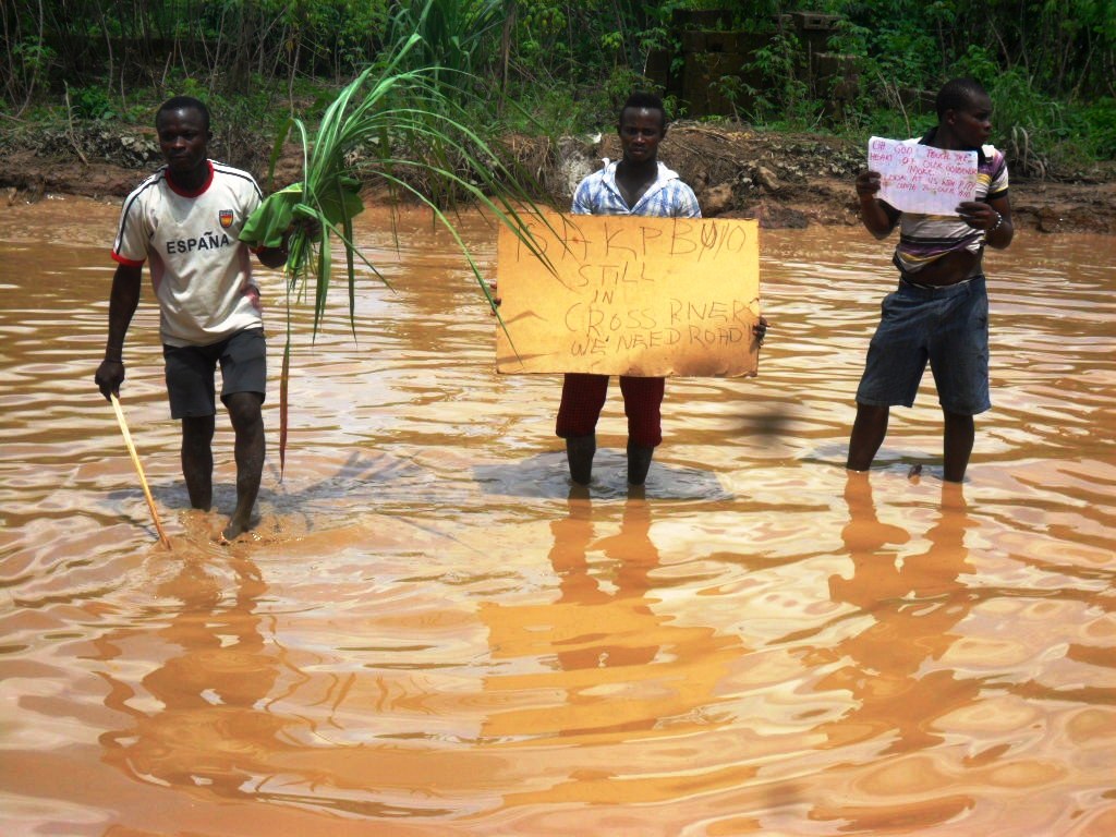 akpabuyo road 3 Some of the youths holding placards inside the water logged area