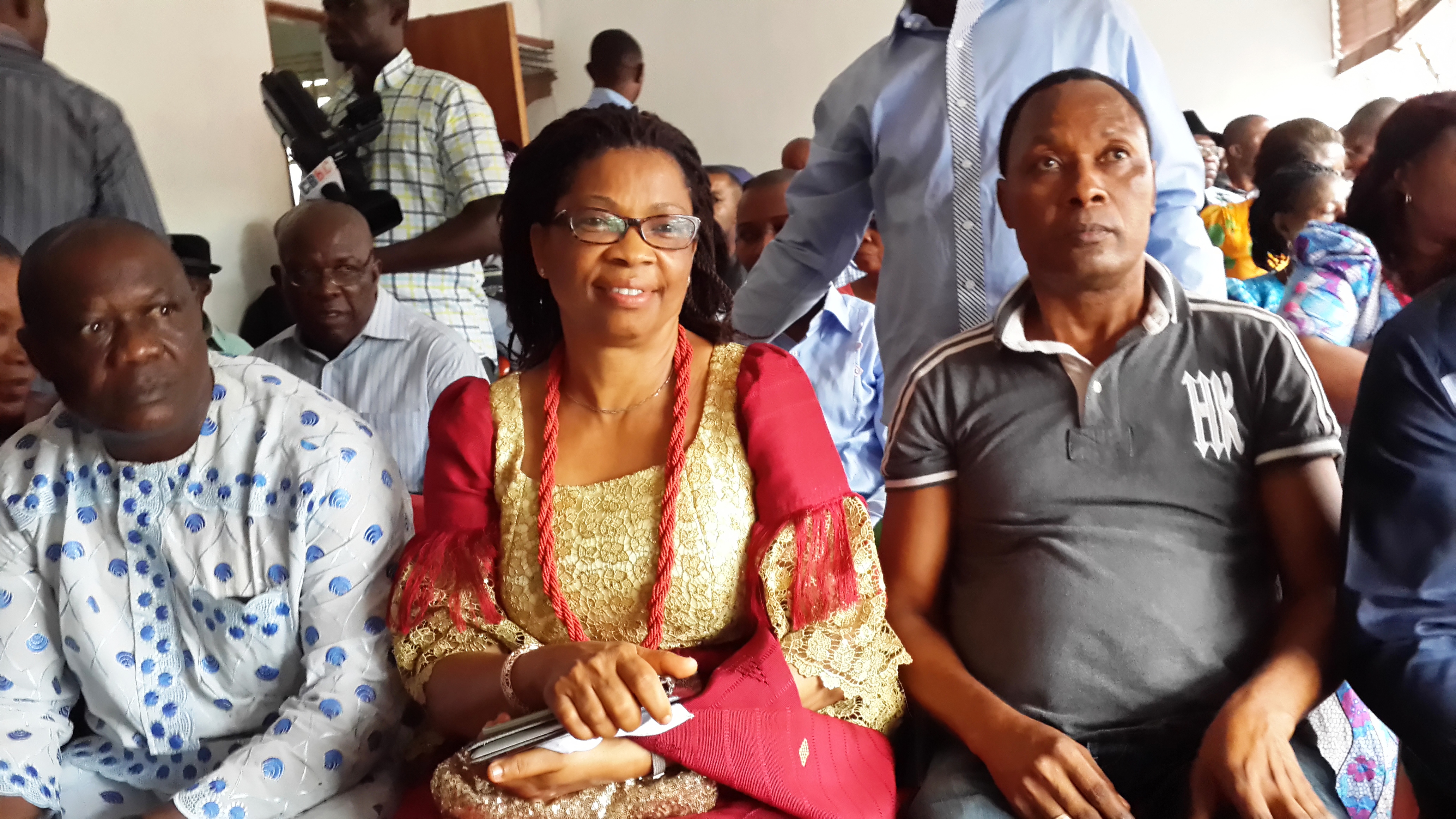 Hon. Nkoyo Toyo flanked by politicians from her constituency at the PDP state secretariat in Calabar