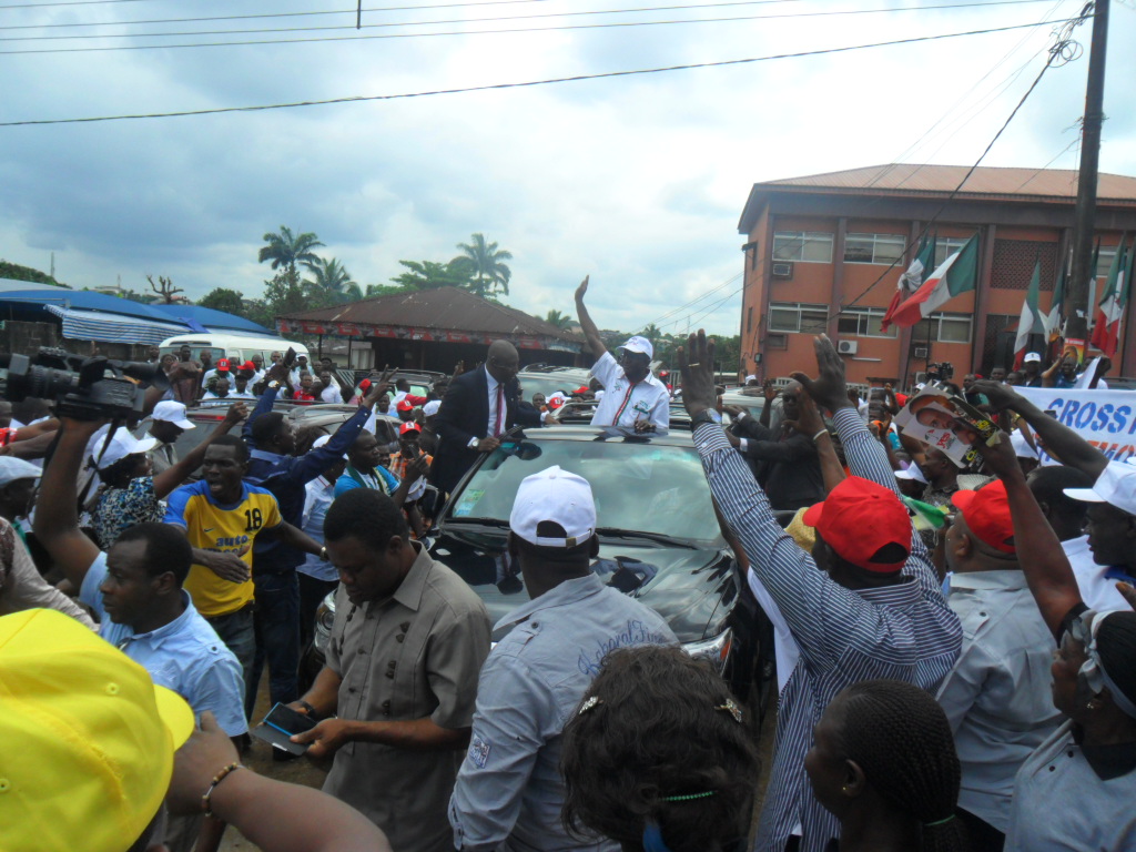 Senator Ndoma Egba waving to his supporters on the occasion
