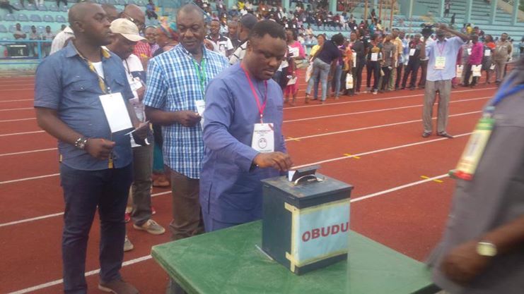 Senator Ayade followed by the Obudu PDP Chapter Chairman and the Executive Chairman of Obudu during the PDP  primaries at the UJ Esuene Stadium in Calabar