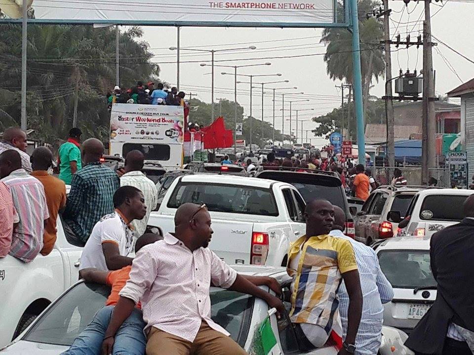 PDP victory parade train along Marian road, Calabar