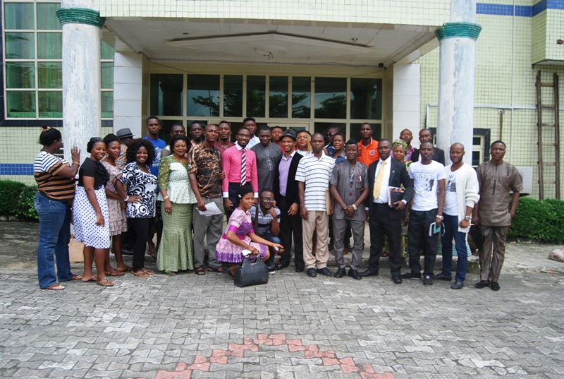 Cross section of some of the participants in a group photo after the workshop