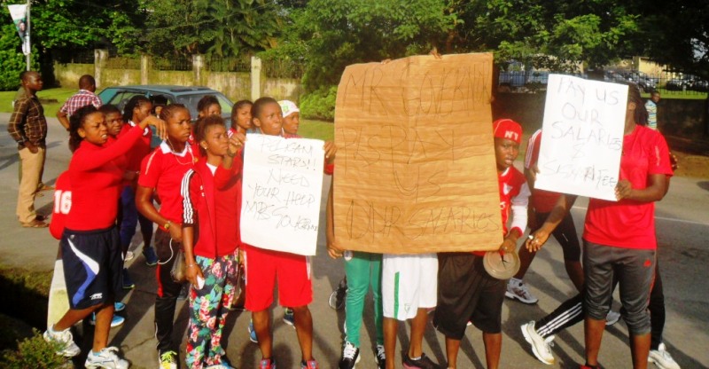 Pelican stars of Calabar protesting in front of governor's office on Wednesday