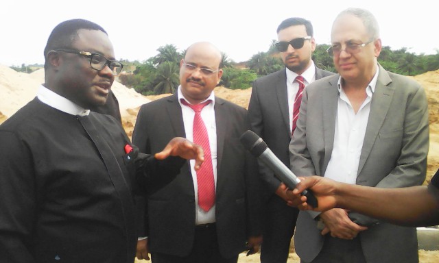 Governor Ayade stressing a point to the energy investors at the site in Ogoja