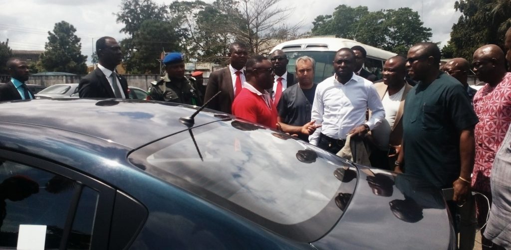 Governor Ayade inspecting theKiaRio while SSA, Jude Ngaji and others watch on