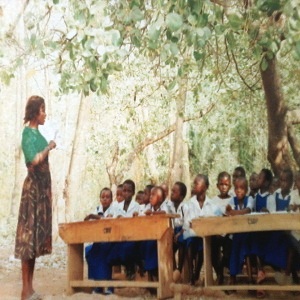 Pupils receiving lessons under a tree