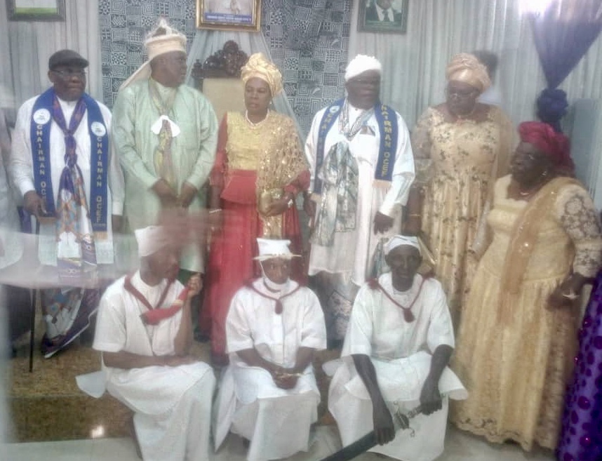 The Obong of Calabar (2L) poses with past and present Chairmen of the Obong of Calabar Executive Forum shortly after the inauguration of the new membership led by Chief Gershom Essien Henshaw in his palace. 24/7/2021