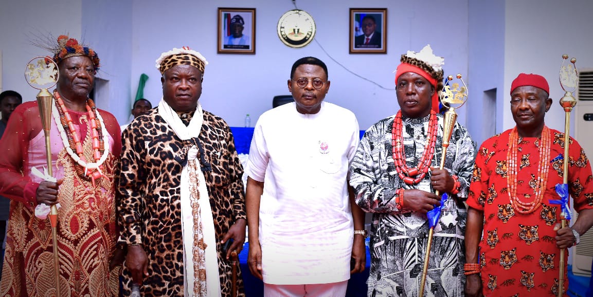 CRS Governor, Sen. Bassey Otu (M), Chairman CRS Traditional Rulers Council, HRM Etinyin Etim Edet Okon (2R) pose for a photograph with the Paramount Rulers of Akamkpa, HRM Obol Agbor Ewa (2L), Ikom - HRM Minen Takon Akangba (1R) and Obudu, HRM Utsu Ukandi Abanbeshie Okudare (1L) shortly after the presentation of Staff of Office and Certificates to the trio at the Council of Chief Chambers in Calabar, 16/12/2023. (Credit: GHC/Daniel Williams)