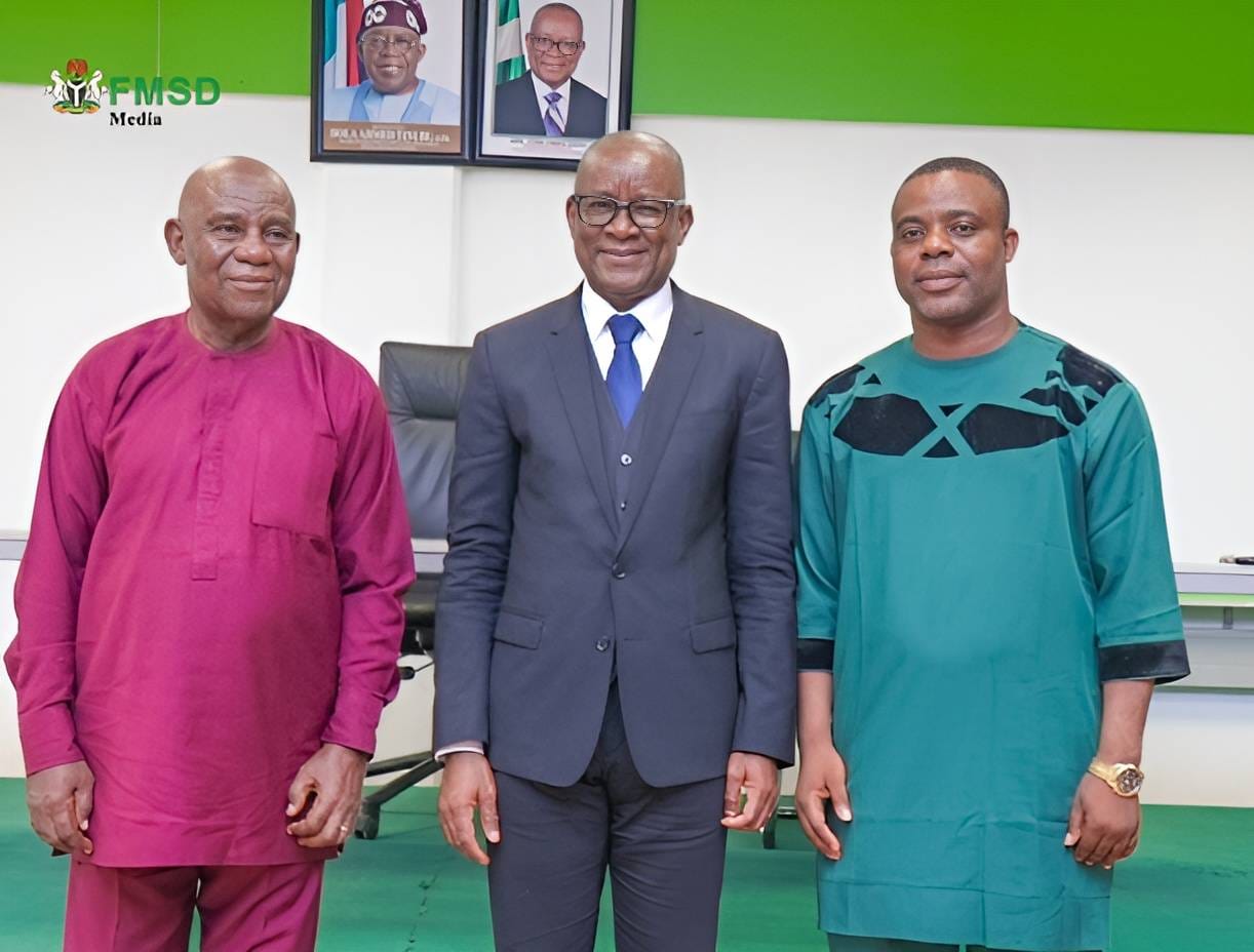 Nigeria's Sports Development Minister, Senator John Owan Enoh (M) and the leadership of Yucateo Boxing Promotion led by Omolei Y. Imadu after a meeting at his office which saw a partnership to develop boxing in the country. 22/2/2024 (Credit: FMSD)