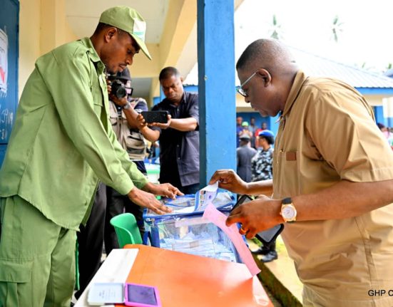 Cross River Governor, Senator Bassey Otu casts his vote at the 2024 Council Polls cleared by his party, the All Progressives Congress on 2/11/2024. (Credit: GHC)