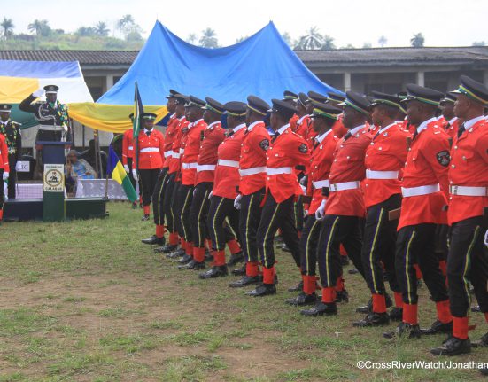 Newly proclaimed Constables salute the AIG Zone 6 Command, Mustapha Bala, the representative of the Inspector-General of Police, Kayode Egbetokun at their passing out parade at the Police Training School, Odukpani, Cross River State. 1,033 Constables from four states were trained for six months at the institution. 23/01/2025 (Credit: CrossRiverWatch/Jonathan Ugbal)