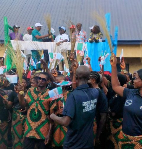 CRS APC Chairman, Alphonsus Eba represented by the Vice Chairman, North, Emmanuel Ateb, hands over a broom to Prince KJ Agba, signifying his admittance into the All Progressives Congress at the St. Coleman Primary School Utugwang, Obudu. (12/7/2025)