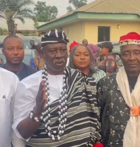 L-R: Vandeikya LG Chairman, Dennis Gudu; Chairman Vandeikya Traditional Rulers Council And Ter Kunav, HRH Nyiyongo Achiaku; Paramount Ruler of Obudu, HRM Utsu Felix Okudare; Chairman, Obudu LGA, Peter Akonfe Undiandeye; Ag. Chairman, Bekwarra LGA, Egbung Odama (Behind L) and VC, Obudu, Rhoda Ashong addressing the press after a peace talk to end skirmishes between Abonkib people of Obudu and Mbazerem of Vandeikya held in Abuochiche, Bekwarra on Wednesday