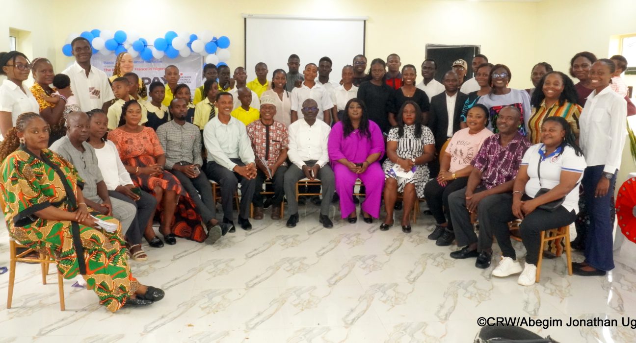 Students, Teachers, Parents, staff of BRCi, BRLP and other stakeholders pose for a photograph after the session