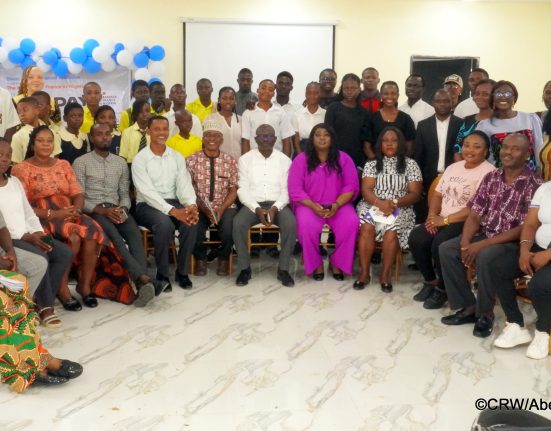 Students, Teachers, Parents, staff of BRCi, BRLP and other stakeholders pose for a photograph after the session